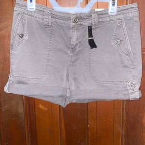 Cropped Gray Shorts